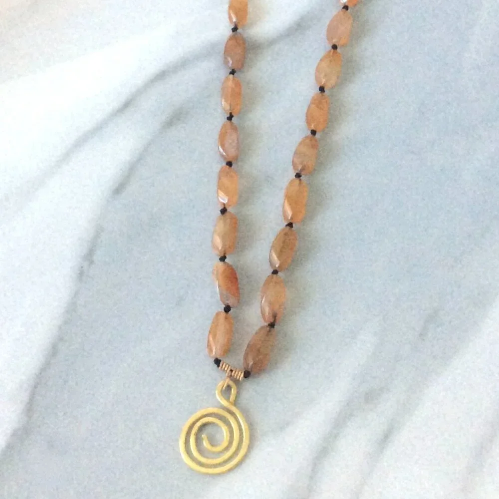 Natural Agate/Carnelian Beaded Necklace with a Swirl Pendant - Picture 2 of 8